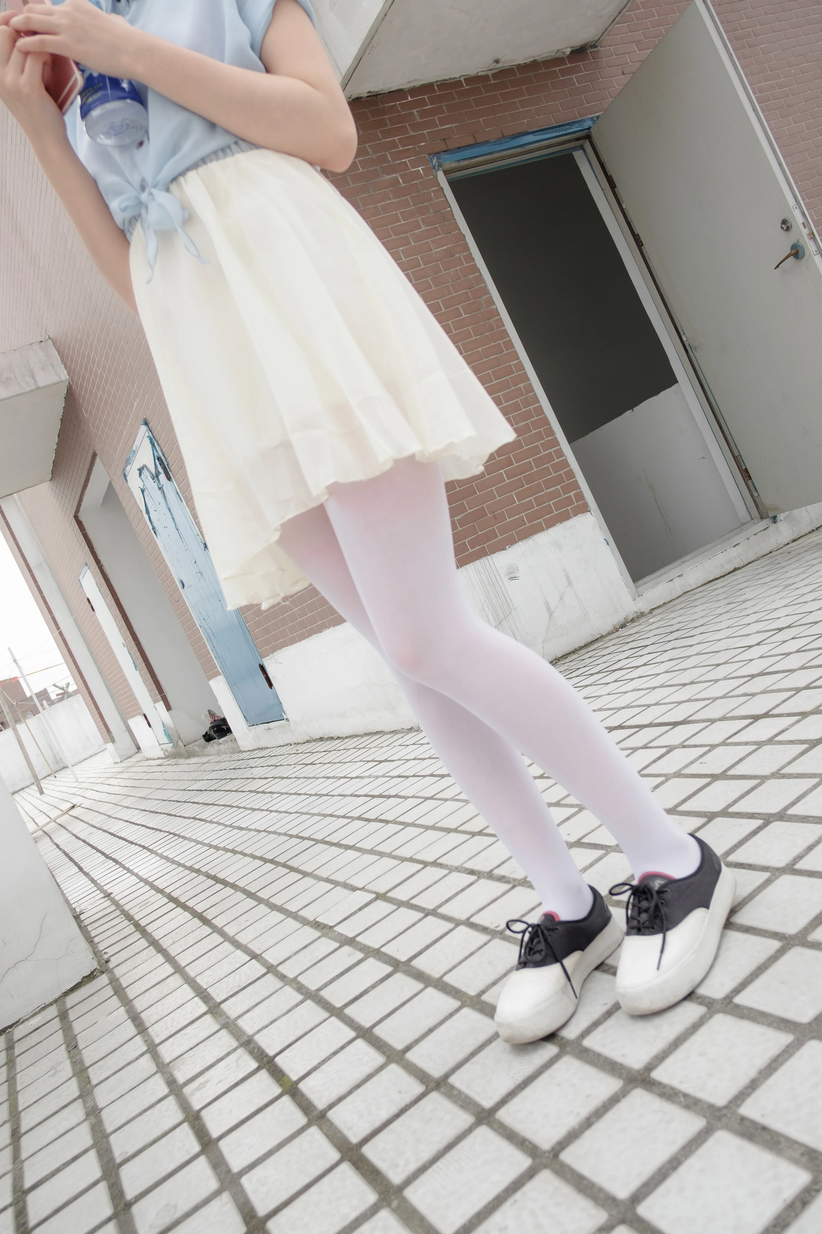 森萝财团 [R15-007] 窗台上的薄纱少女 [83P]插图2